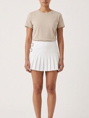 HALARA White Skort with Buckle Details